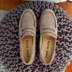 Anne Klein iflex loafer, size 8.5, color is Cashmier